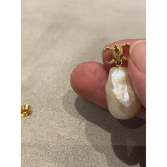 Celine Triomphe Pearl Earrings - Picture 3 of 5